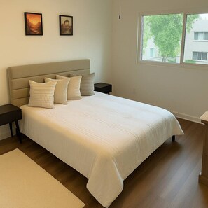 4 bedrooms, desk, iron/ironing board, free WiFi - 4BR Sleeps 10•Pool•Lush Patio (Scottsdale)