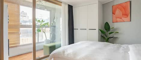3 habitaciones, tabla de planchar con plancha, wifi y ropa de cama