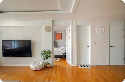 3-bedroom apartment in fabulous Seoul with big family. Enjoy your stay