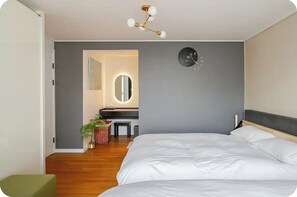 3 habitaciones, tabla de planchar con plancha, wifi y ropa de cama 