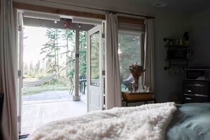 1 bedroom, iron/ironing board, WiFi, bed sheets - Welcome to Tranquility Place, Whidbey Island (Oak Harbor)