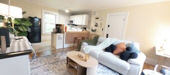 Minimal & Cozy Victorian Private Room in Downtown Skowhegan