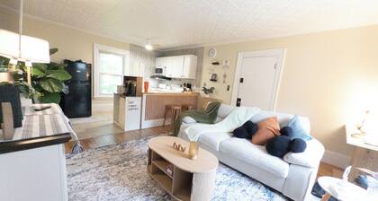 Minimal & Cozy Victorian Private Room in Downtown Skowhegan