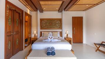 4 bedrooms, in-room safe, desk, iron/ironing board