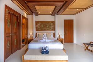 2 slaapkamers, een kluis op de kamer, een bureau