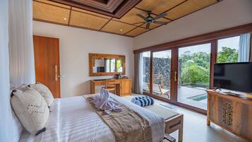 4 bedrooms, in-room safe, desk, iron/ironing board