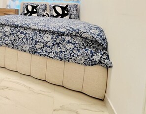 1 slaapkamer, een kluis op de kamer, een strijkplank/strijkijzer, wifi