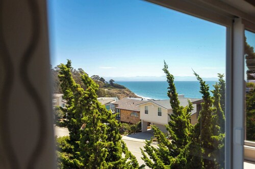 Sand Dollar Beach Home - Stunning views!