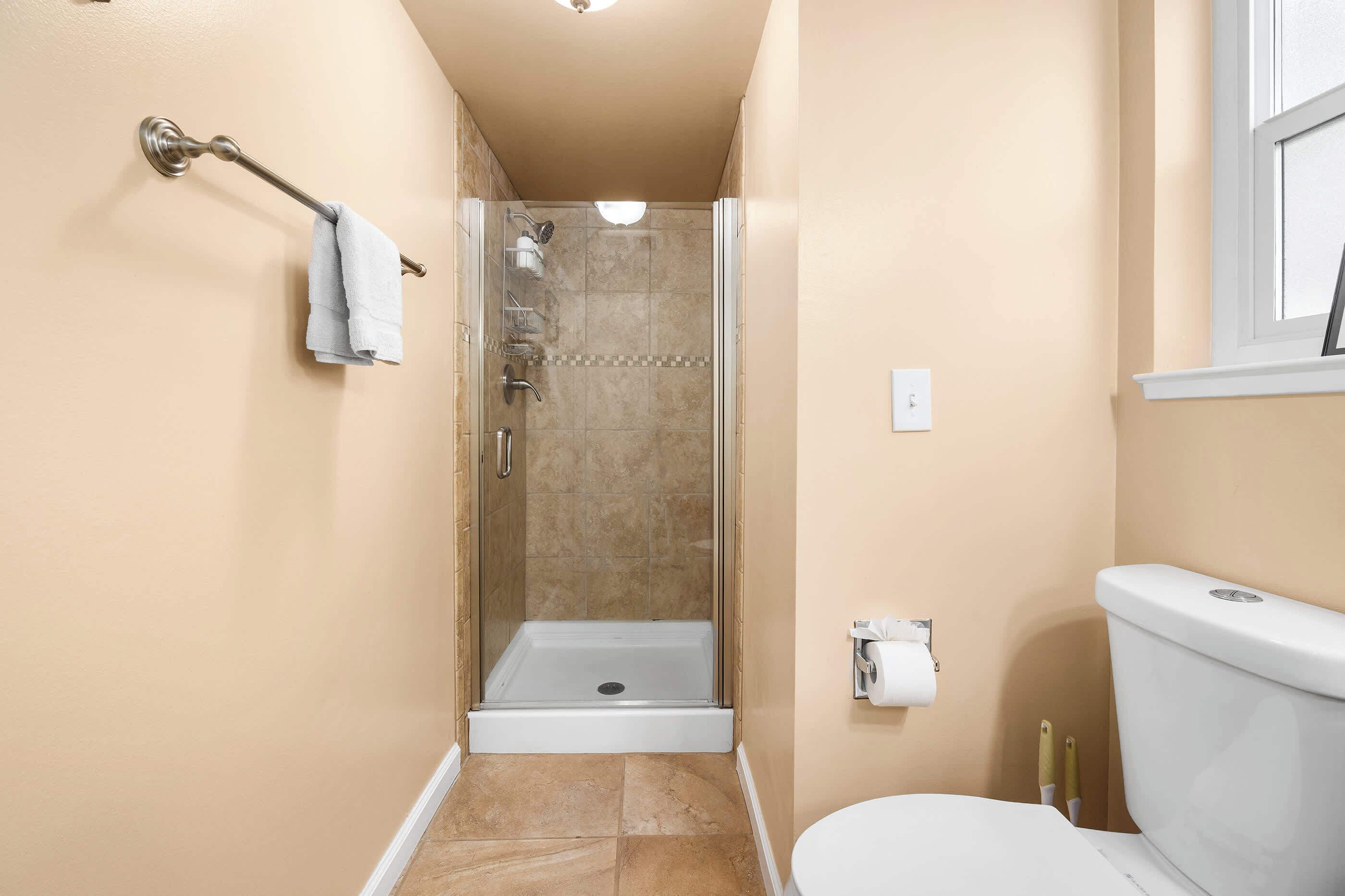 Shower, hair dryer, towels, shampoo