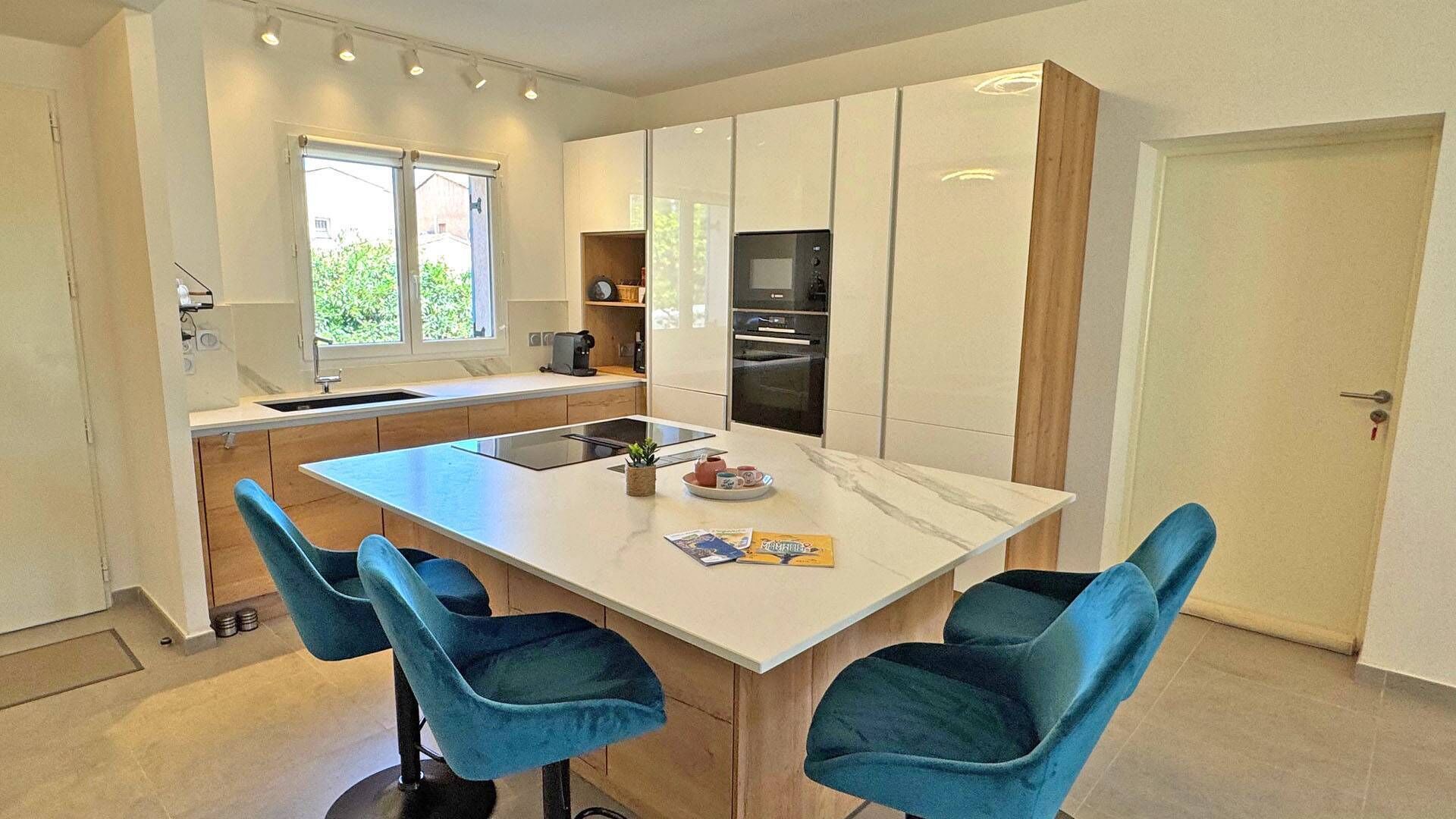 Kühlschrank, Mikrowelle, Ofen, Geschirrspüler