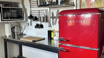 Microondas, horno y parrilla de estufa