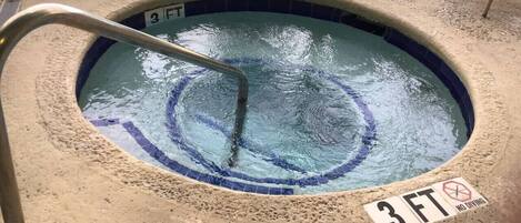 Una piscina techada, una piscina climatizada