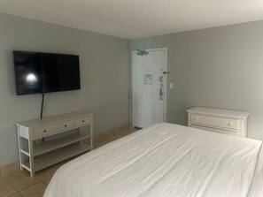 1 bedroom, free WiFi, bed sheets - Coastal Calm Retreat (Myrtle Beach)
