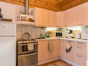 Jääkaappi, mikroaaltouuni, astianpesukone