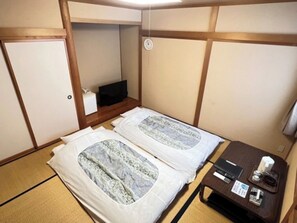 1 bedroom, desk, iron/ironing board, free WiFi