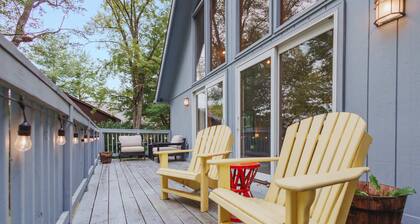 Fireplace, Fire Pit, Covered Porch & Resort Access