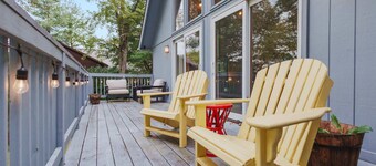 Fireplace, Fire Pit, Covered Porch & Resort Access