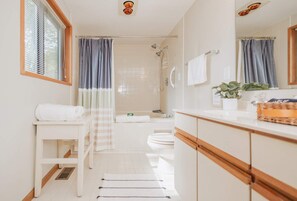 Shower, towels, shampoo - Fireplace, Fire Pit, Covered Porch & Resort Access (Hedgesville)
