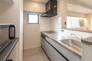 Fridge, microwave, stovetop, cookware/dishes/utensils