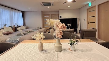 3 habitaciones, escritorio, tabla de planchar con plancha y wifi gratis