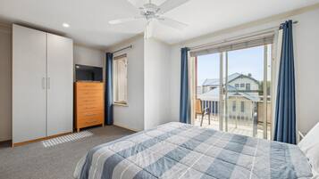 3 bedrooms, iron/ironing board, bed sheets