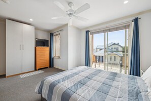 3 quartos, ferros/tábuas de passar roupa, roupa de cama