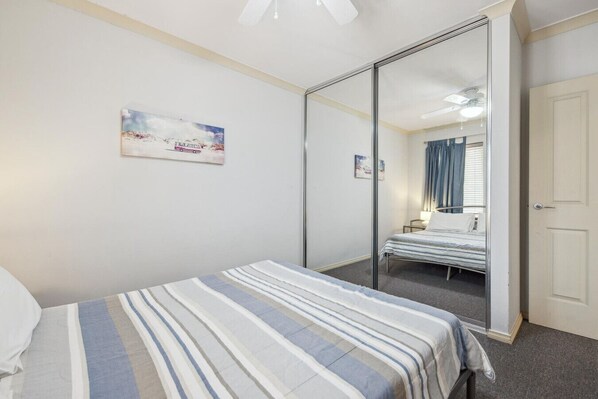 3 bedrooms, iron/ironing board, bed sheets