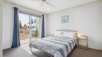 3 bedrooms, iron/ironing board, bed sheets