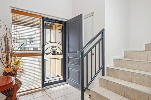 Living on the Ledge, ocean front