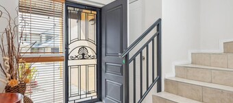 Living on the Ledge, ocean front