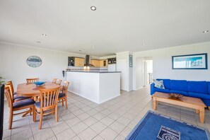 Dining - Living on the Ledge, ocean front (Ledge Point)