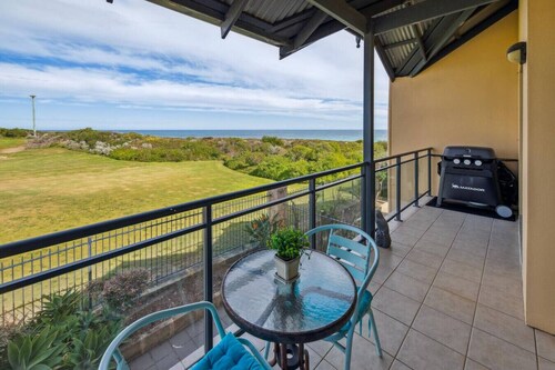 Living on the Ledge, ocean front