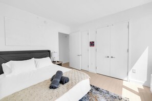 1 habitación, tabla de planchar con plancha, wifi y ropa de cama 