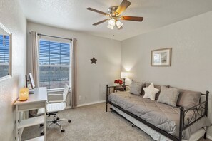 3 bedrooms, desk, iron/ironing board, free WiFi