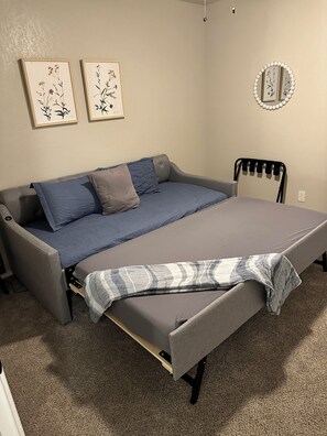 Interior - 30+ Day Gem for Digital Nomads. Safe, Pet-Friendly, Hi Speed WiFi in San Antonio (San Antonio)