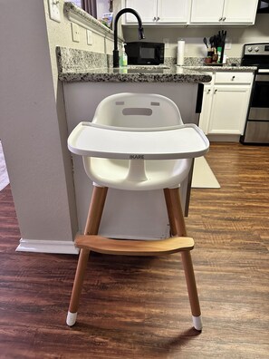 Fridge, microwave, oven, stovetop - 30+ Day Gem for Digital Nomads. Safe, Pet-Friendly, Hi Speed WiFi in San Antonio (San Antonio)