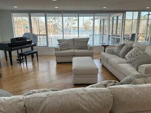 TV, fireplace, offices
