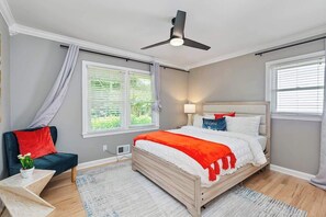 3 bedrooms, desk, iron/ironing board, travel crib