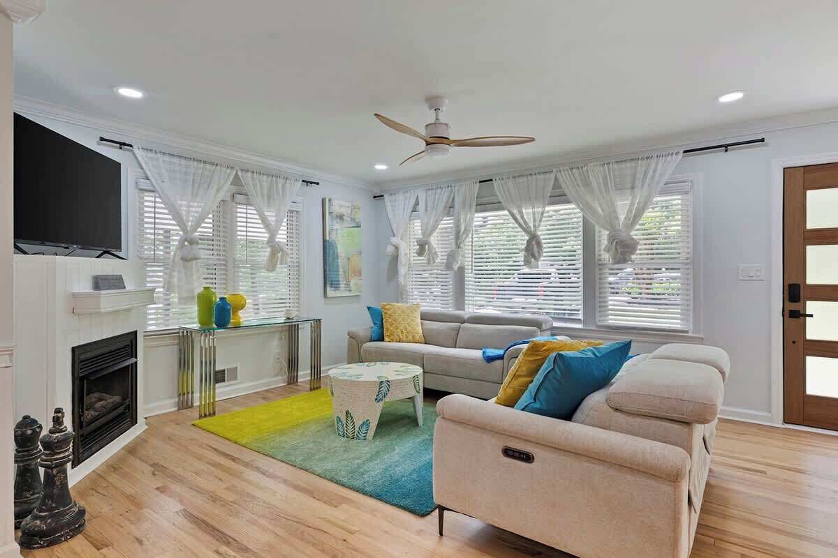 TV, fireplace, offices