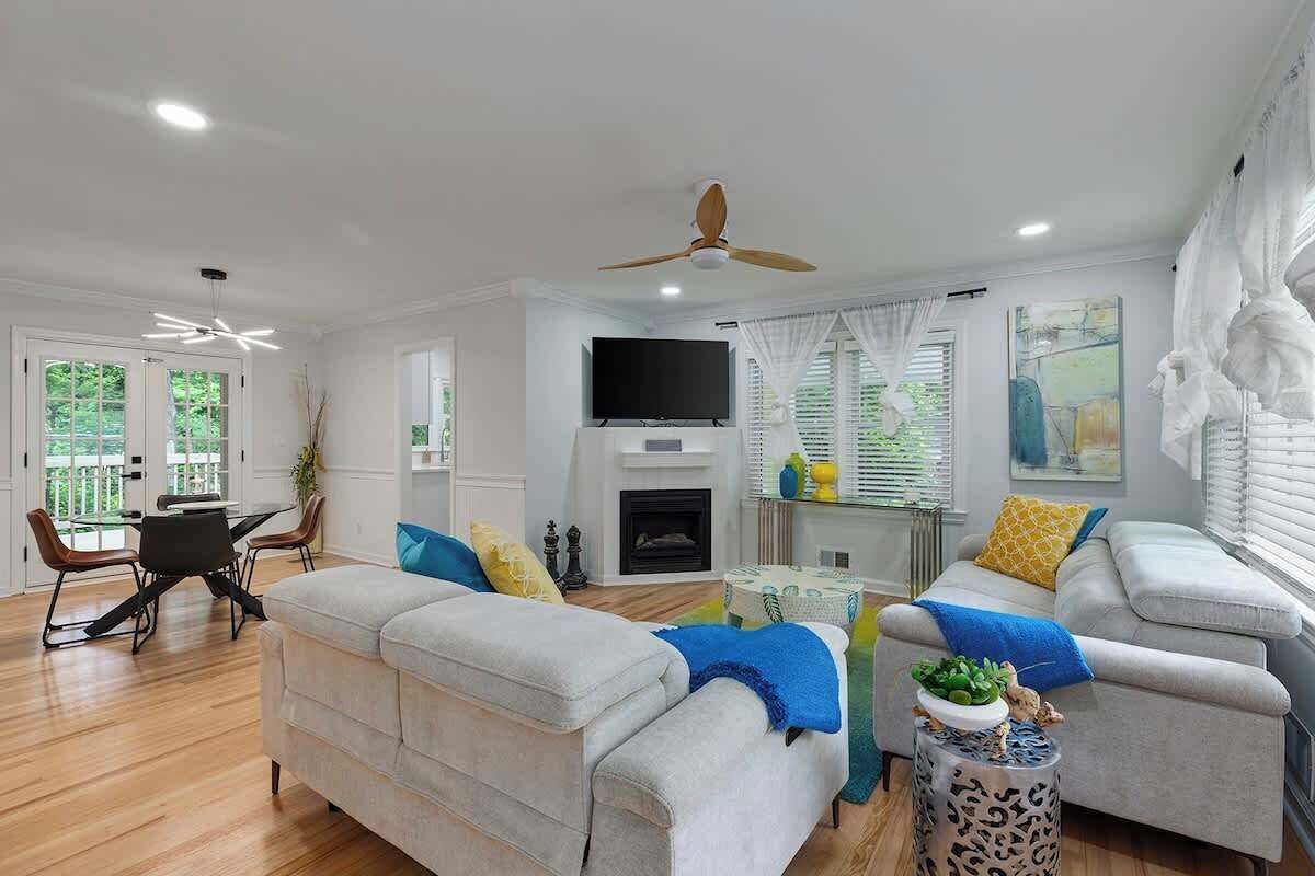 TV, fireplace, offices