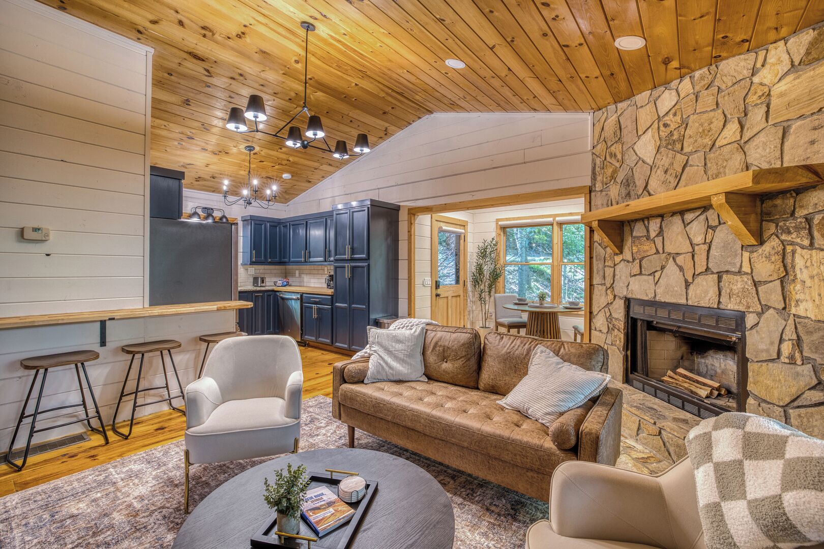 Una Smart TV, una chimenea