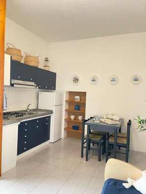 Fridge, microwave