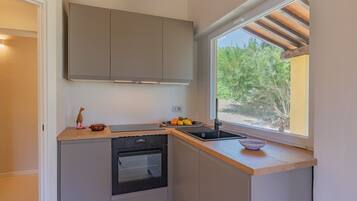 Kühlschrank, Ofen, Geschirrspüler, Hochstuhl