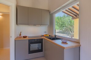 Kühlschrank, Ofen, Geschirrspüler, Hochstuhl