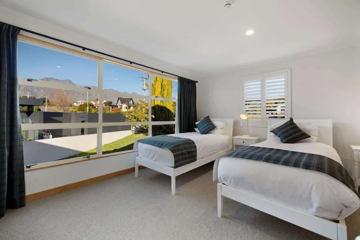 4 habitaciones, tabla de planchar con plancha y wifi 