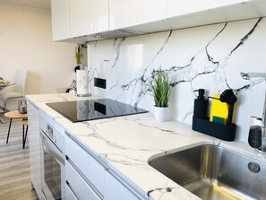 Fridge, microwave, oven, coffee/tea maker