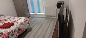 1 bedroom, desk, iron/ironing board, free WiFi - Modern Shared House in southeast London - Plumstead (London)