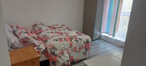 1 bedroom, desk, iron/ironing board, free WiFi - Modern Shared House in southeast London - Plumstead (London)