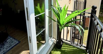 Woking 2-Bed Flat with Balcony and Parking