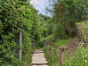 Property grounds - 1 bedroom accommodation in Newnham Forest of Dean (Newnham Forest of Dean)